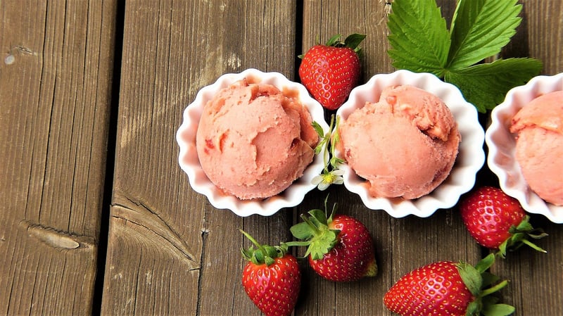 Greek Yogurt Berry Popsicles